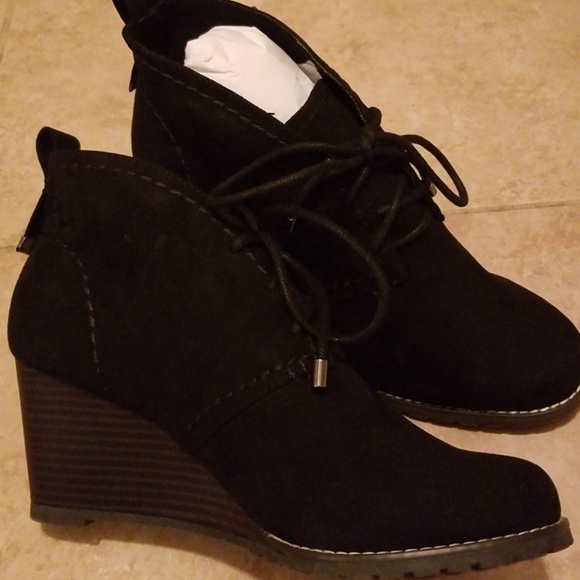 BRAND NEW W/TAG BOOTS!! - Picture 2 of 8